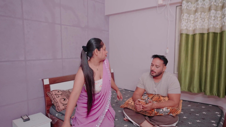 Shah ji: Na ausência de uma esposa, o garoto chamou uma prostituta...
