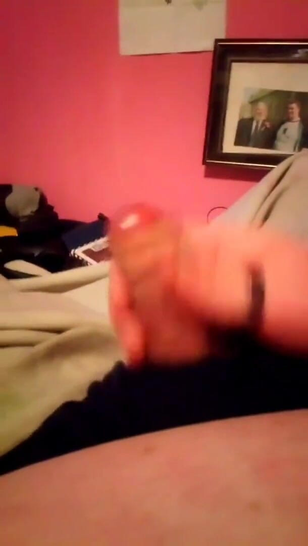 Cock vids and only cock vids.: Tipul dolofan își masturbează mica pulă - compilație