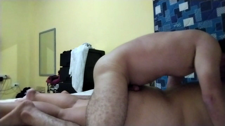 Stepmom_with_big_tits: Seksi kız orgazmın tadını çıkarana kadar oral seks yapmana izin veriyor
