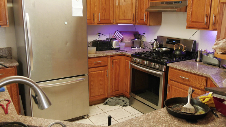 Erin Electra: Жена соседа кончает, нуждаясь в сахаре, и дает молоко