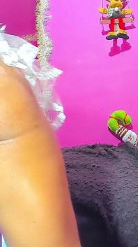 Un ange sexy à Noël est ici mon gentil papa mouillé et la chatte de Delicius pour ta bite me font squirter, partie 2