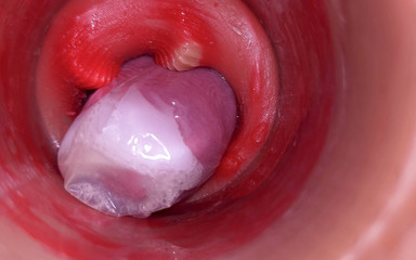 Creme sperm: ディープマンコ内部のカメラは、コンドームが貼られた状態での大量射精を記録!