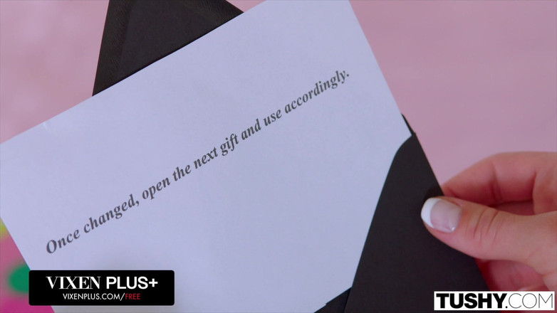 Tushy: Tushy Diana's eerste anale beurt moest precies goed zijn