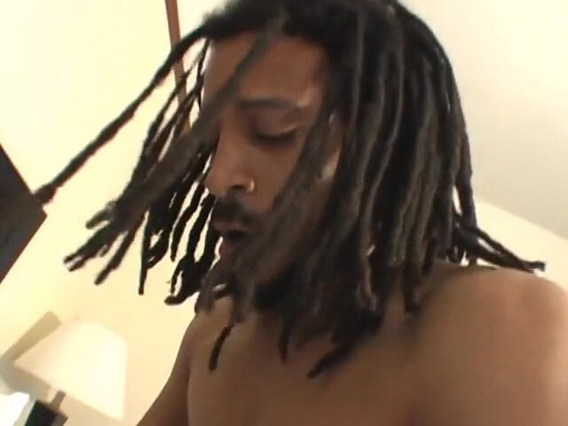 First Black Sexperience: Un tip negru adoră să facă cunoștință cu racheta lui...