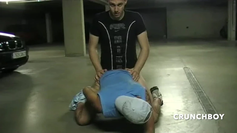 Very discreet straight boys curious: 夜にpublci pakringで犯される