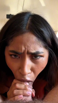 A ella le gusta montar carne gorda después del café - morena latina muestra habilidades en sexo duro al estilo perrito y vaquera en primer plano