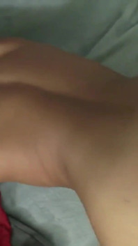 Pov - nettes brünettes mädchen wird von einem typen mit einem riesigen schwanz gefickt