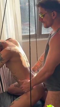 Ayah yang lebih tua kontol besar meniduri remaja kembar gay hardcore anal tanpa editan latinos