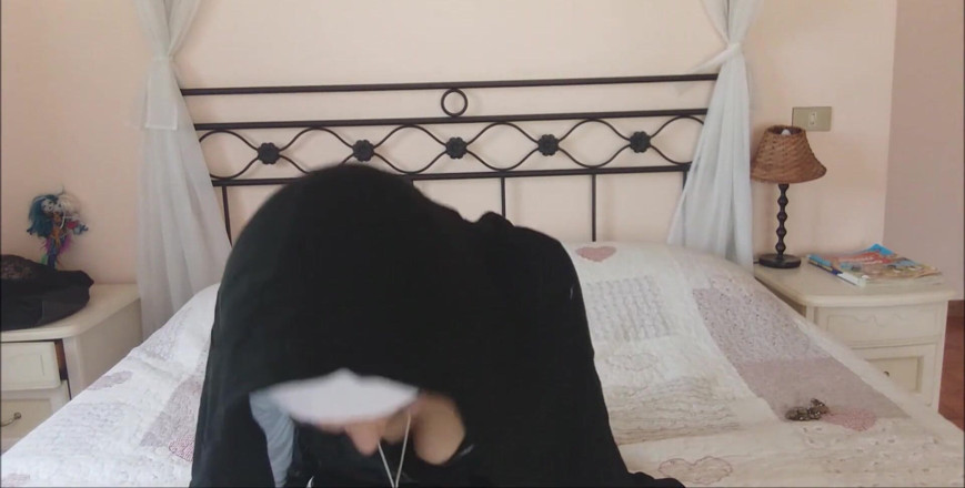 savannahamatoriale: O călugăriță dezlănțuită. cu țâțe fantastice, dar foarte vulgare