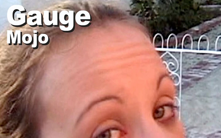 Picticon BiSexual: Gauge &amp; Mojo poolside suck facial 
