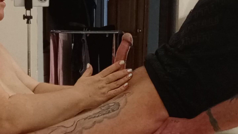 Zona901: 隣人がオイルのディックハンドジョブをする