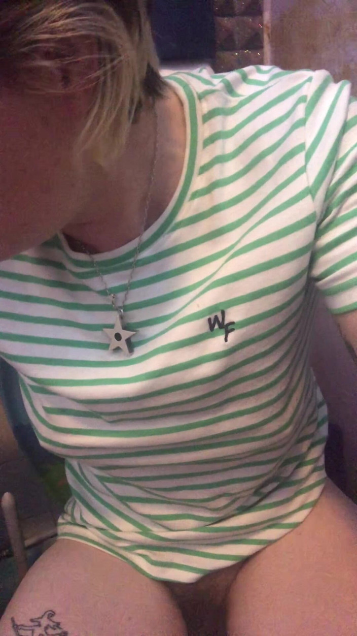 Pissing Paradise: 希望我在半夜测量这个巨大的小便！