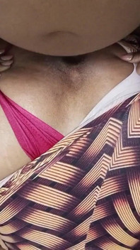 O fată matură sexy cu curul întins de un bărbat cu un penis foarte mare.