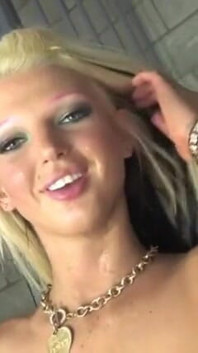 Remaja blonde nakal dikongkek pepeknya di penjara