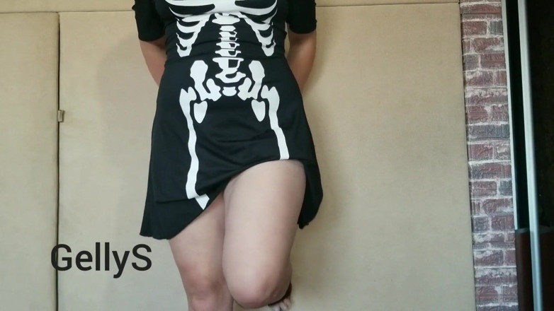 GellyS: Sexy Gelli masturbates in a witch costume