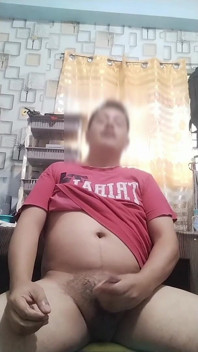 Un bel uomo filippino che è fantastico con coccolare, e il cui grosso cazzo è fantastico su cui sedersi.