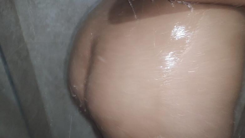 PABLO N3GROBAR: โชว์อาบน้ํากูนเอาท์