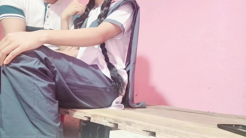 Your kavita bhabhi: Nữ sinh viên đã làm việc bẩn thỉu với bạn trai...