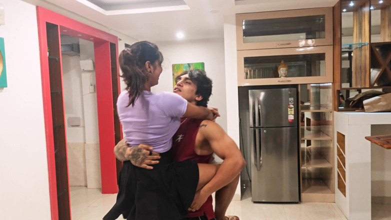 Hotmaster: Hintli kız arkadaş