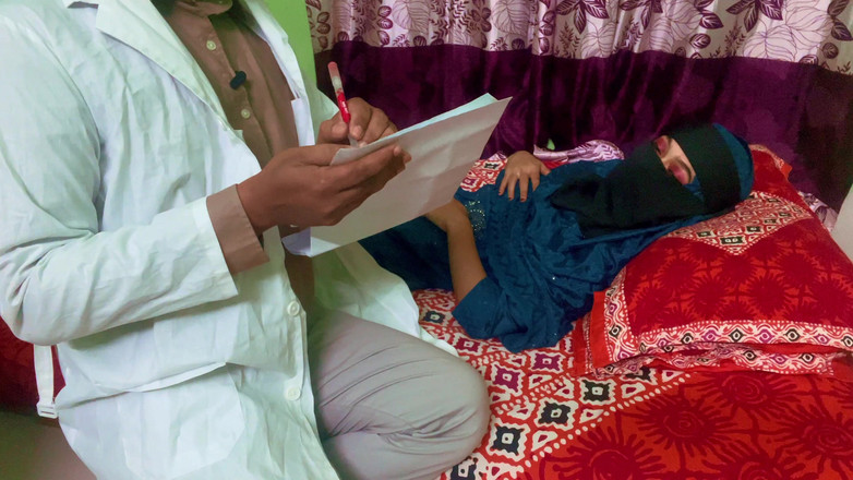 Riya Chowdhury: El doctor ve las tetas de su agradable y follada...