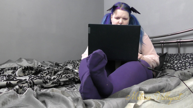 Mxtress Valleycat: Ignored by gothic college ghoul