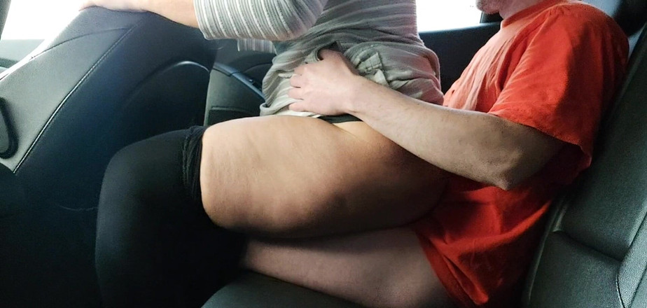 Step Mommy: Stiefmutter reitet ihren stiefsohn im auto