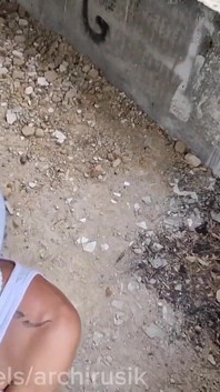 J’ai Baisé Un Passant Avec Une Grosse Bite Au Bord De La Route Dans Un Hôpital Abandonné