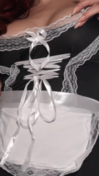 Soczysta milf gospodyni Lelya Mult nie może sprzeciwić się kutasowi Titusa Lowa
