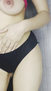 Bhabi seksi menunjukkan buah dada seksinya