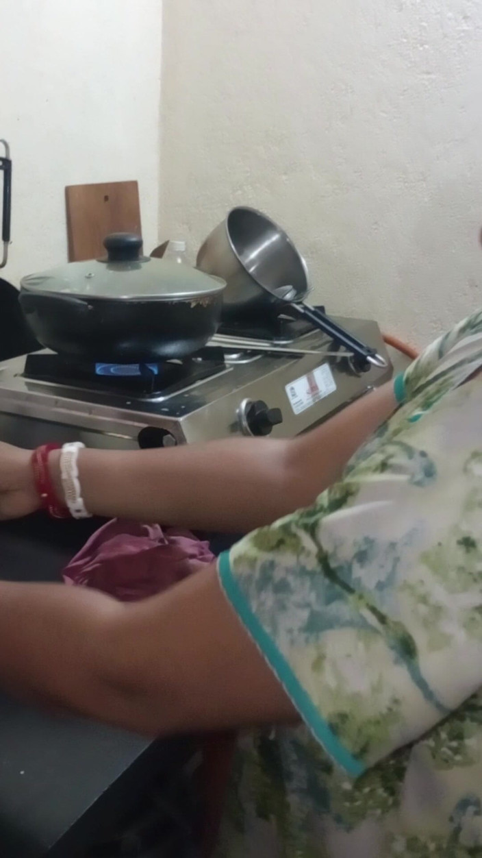 Mridulmadhu: Husband Wife Full Deshi Sexy Video in Hindi