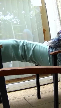 MILF muslim memberi saya handjob dan blowjob dan kemudian menelan air mani saya.