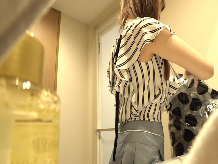 Apolix-JP: A Shaved Idol Who Can't Forget Her Camera's Gaze in...