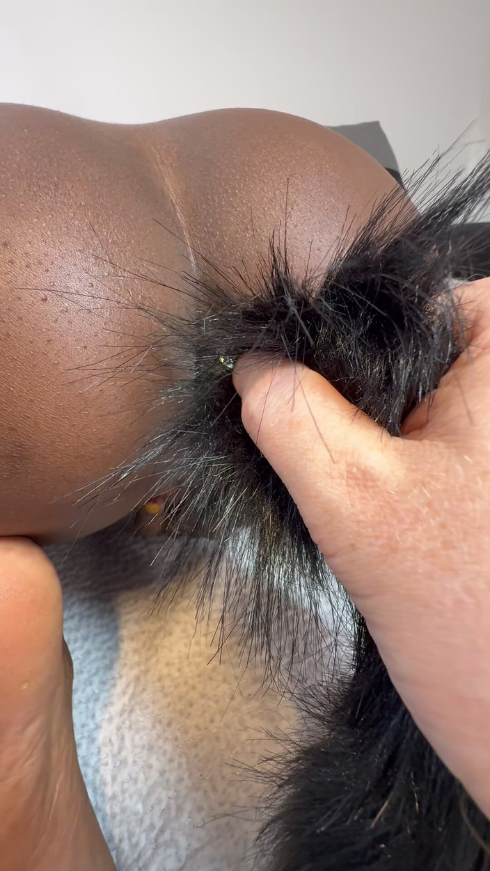 Missblackreey: Buttplug seksi bermain dengan ebony mungil - creampie anal besar