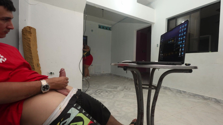 Lexly_16: Îl scot pe șeful meu din laptele lui ca să-și salveze...