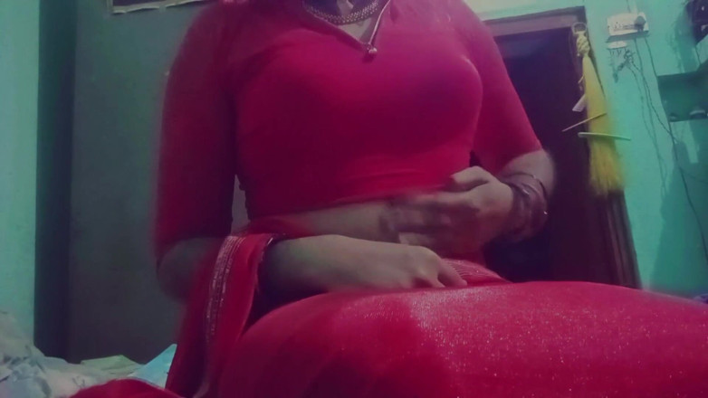 Gaurisissy: Indisk Gay Crossdresser i Röd Saree XXX Känn den feminina...