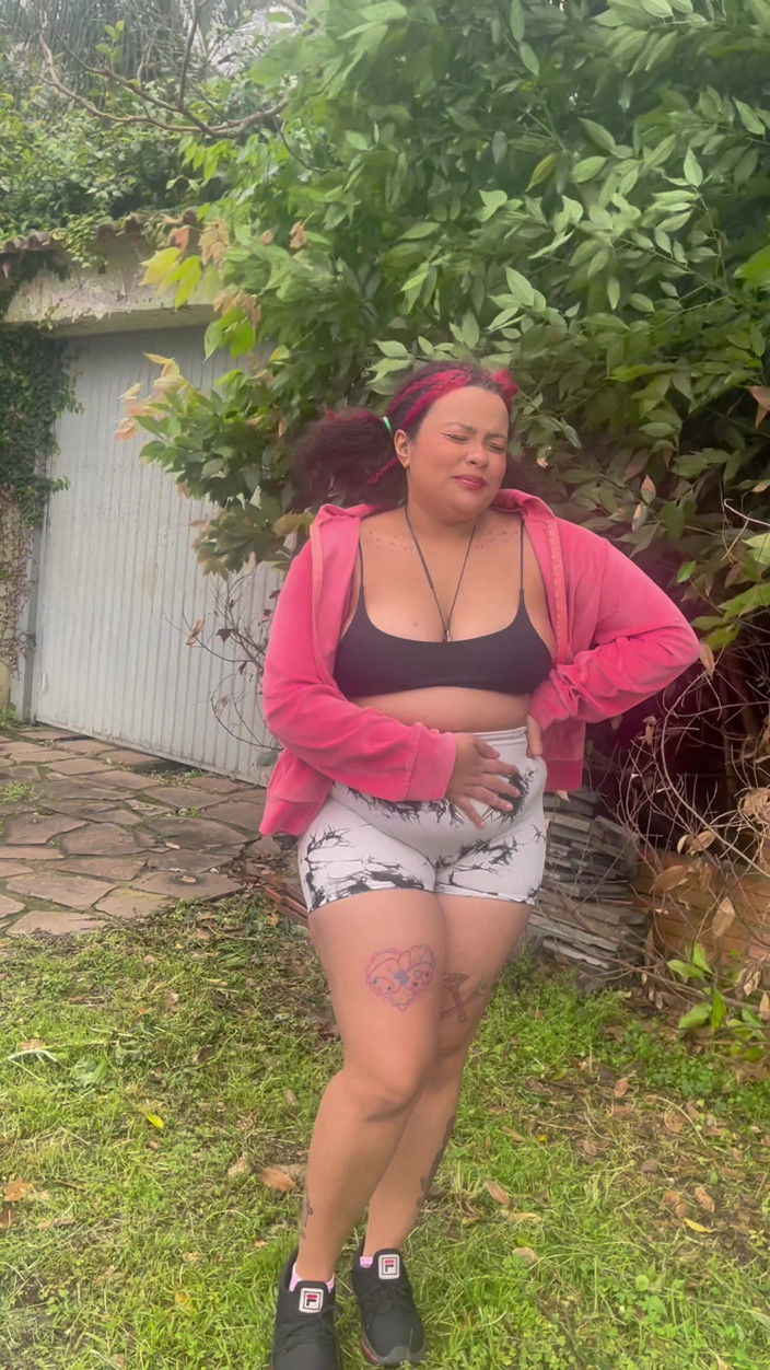 Cutiepiie Chubby: Grandota caminando dentro mientras gassa y no puede dejar de...