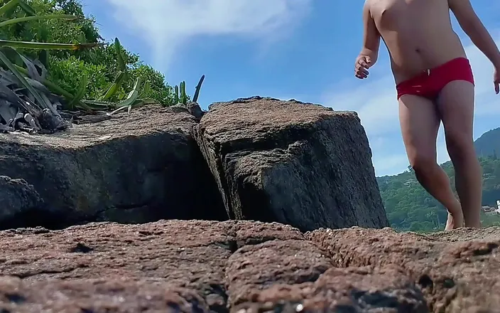 Marcosninfo: I Showed off on the Rock on the Beach and...