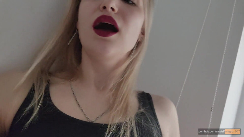 Stacy Starando: Femdom! Il mio fratellastro serve la mia figa e io...