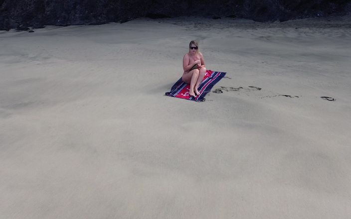 Emma Voyeur: Sensuale dea della spiaggia nuda catturata dal drone - migliore bellezza...