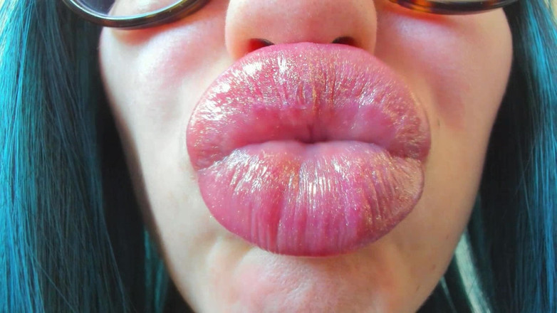 Rarible Diamond: Glänzende lippen in nahaufnahme pouting