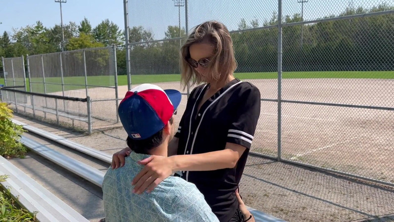 Serenity Cox: Ehemann teilt ehefrau mit teamkameraden nach verlorener baseballspiel-wette