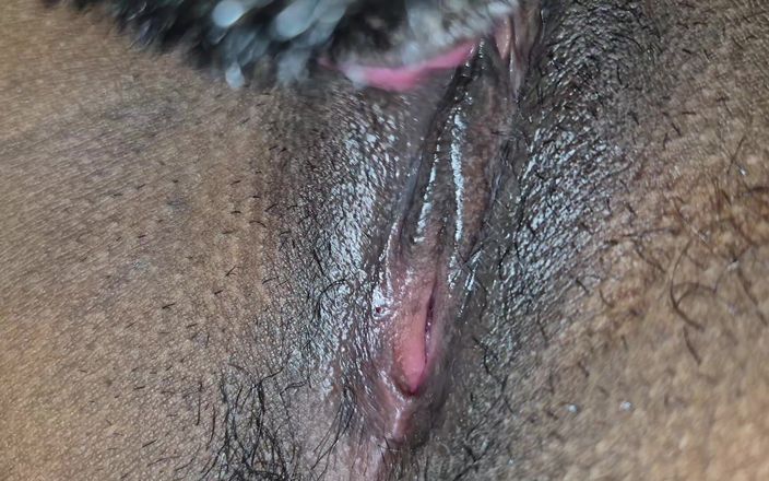 Desi telugu couple: 印度 bhabi 泄露了她丈夫的自拍性爱视频