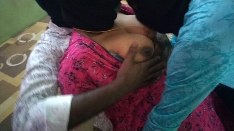 Benita sweety: Sándwich caliente trío sexo en el albergue