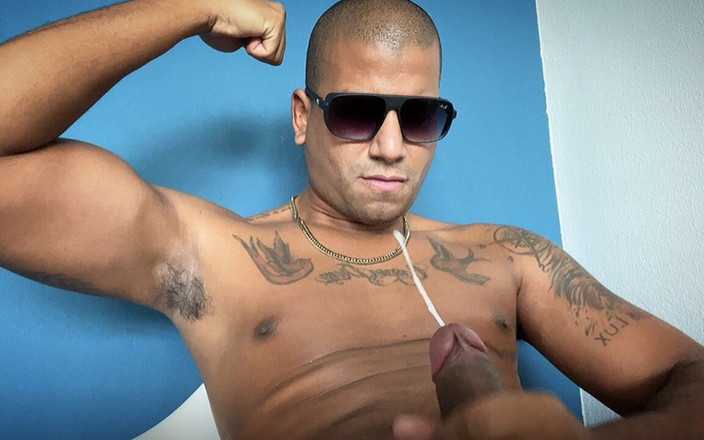 Smoker Master: Perokok melancap ketiak berbulu zakar besar