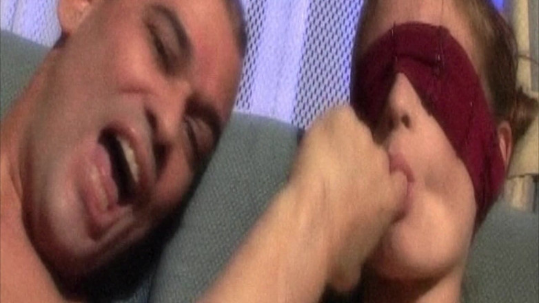 Erotic Club: La ragazza bendata aspetta i palpitanti della squadra di calcio