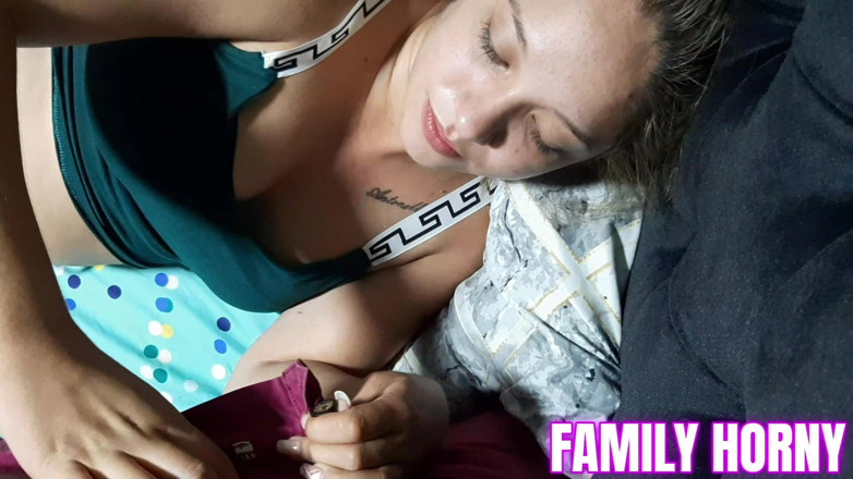 Miller Family: kolambiyaee sunahre baalon vaali mera land choos rahi hai