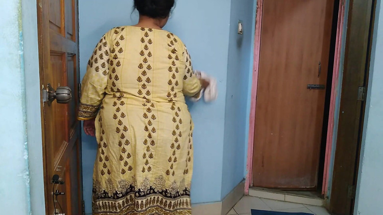 Aria Mia: Ibu tiri India dikongkek semasa membersihkan rumah