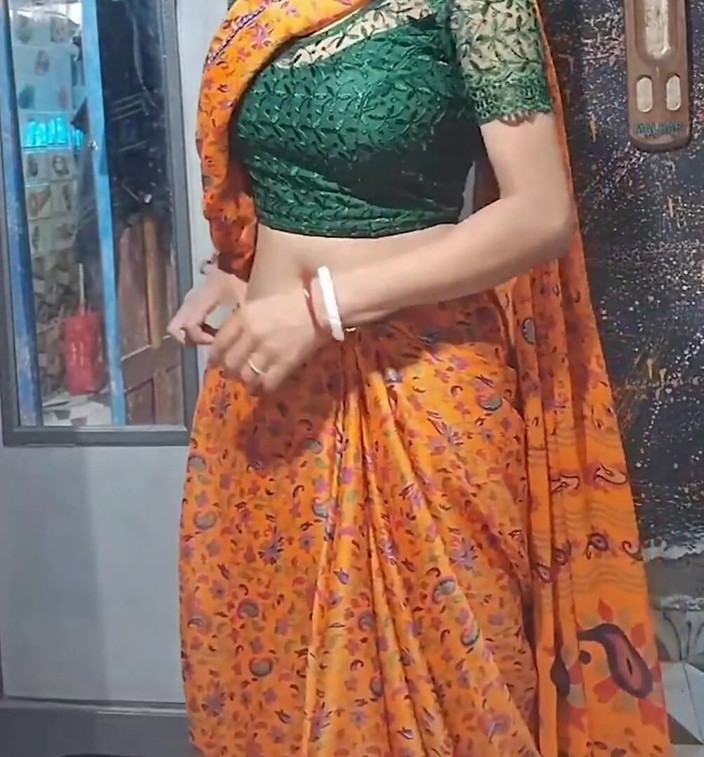 Neha Gupta: Tight fitta Desi Bhabhi i Saree knullad hårt av Devar...