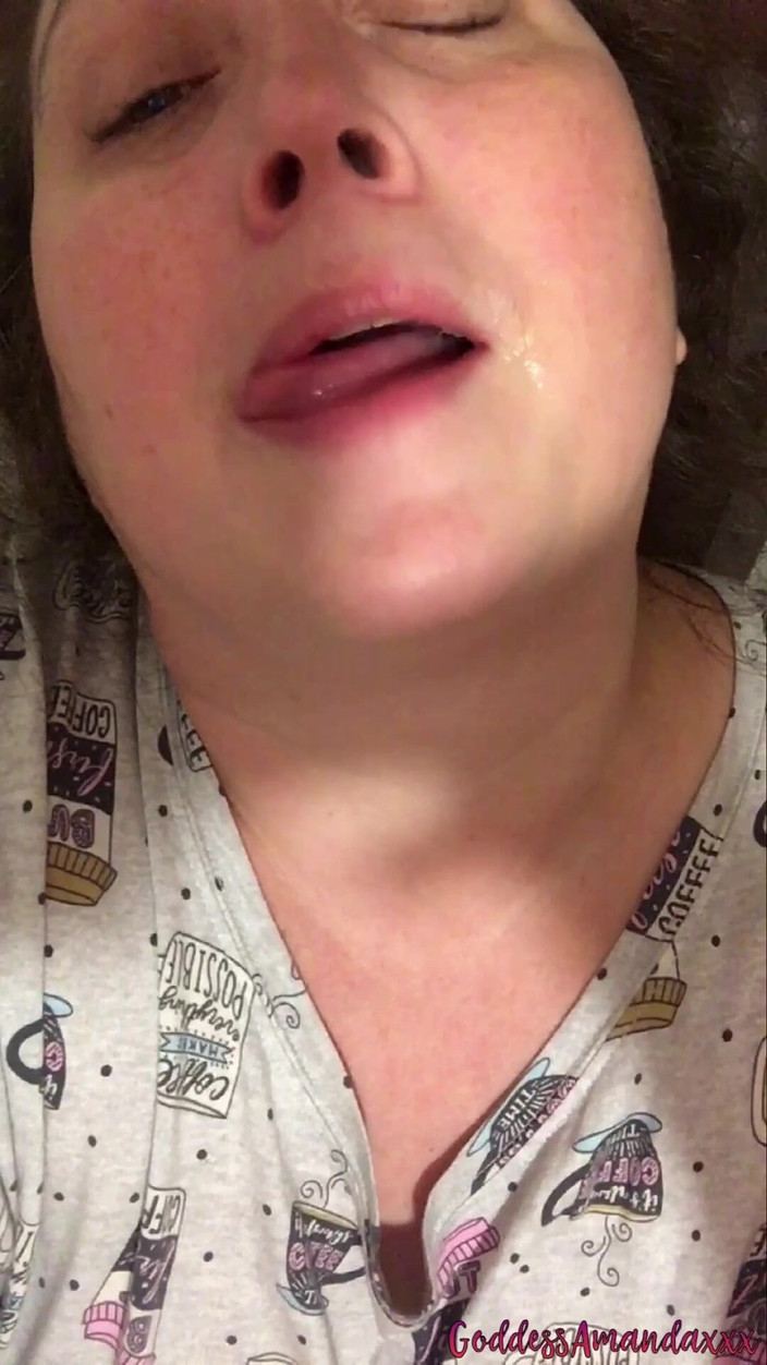 Goddess Amanda: Afeitado Mi Pelo De Axila Y Tragando Semen