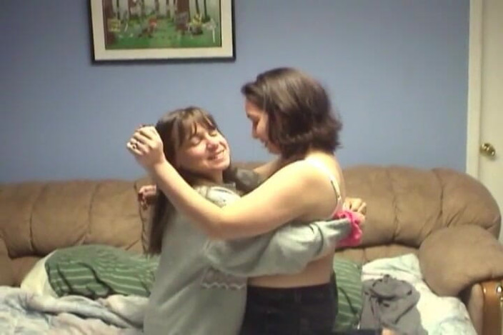 Radical Lesbian: Casting lesbian dalam 69 pose dan bermain dengan vibrator